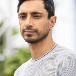 Trečiadienio TV rekomendacijos: Riz Ahmed vaidina „Bait“, naujos „Age of Attraction“ ir „Fear Factor“ pabaigos