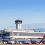 Indijos keliautojai susiduria su nemenkomis kelionės išlaidomis Salvadoro oro uostuose