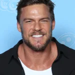 Alan Ritchson įsitraukia į įtemptą kovą su mirtinu priešu