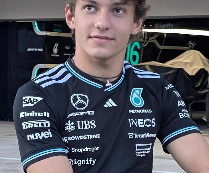 Kimi Antonelli užtikrintai iškovojo „pole“ poziciją Japonijos Grand Prix