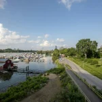 Oro uostų spūstys mažėja, tačiau vyriausybes uždarymas tęsiasi