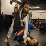 Greiti UFC plunksninio svorio kategorijos įsikibimai: įspūdingiausios akimirkos