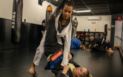 Greiti UFC plunksninio svorio kategorijos įsikibimai: įspūdingiausios akimirkos