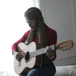 Lietuvos muzikos sceną užkariaujanti Barbora Matuzaitė pristato naują albumą