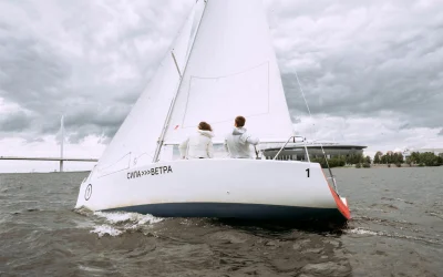 Antonelli triumfuoja Kinijoje: pirma F1 pergalė ir Hamiltono podiumas su Ferrari