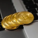 Naujas proveržis dirbtinio intelekto srityje: decentralizuoti agentai blokų grandinėje