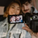 Naujas filmas „Renovacija“ sukelia žiūrovų juoką, nors nėra komedija