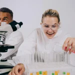 Mokslininkai atrado hormoną, galintį sustabdyti lėtinį nugaros skausmą