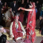 Vaiko mama atsisako dalyvauti vestuvėse, kuriose nėra vaikų, ir kyla draugystės krizė