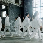 BTS kelias į pasaulinę sceną: kova dėl tapatybės ir kūrybinės laisvės