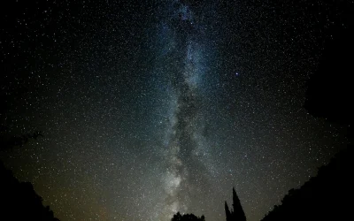 Senstantys žvaigždės ryja milžiniškus planetas