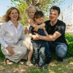 Karalienės Elžbietos II buvusi asistentė atskleidžia karališkos šeimos gyvenimo užkulisius