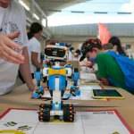 Kinijoje išaugo „krevečių karštinė“: technologijų milžinai skuba sukurti savo AI agentus