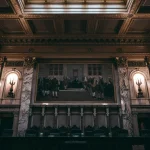 Merginos dienoraštis atskleidė tamsias mintis apie tėvą, teisme ji šypsojosi ir pasakė šokiruojančią frazę