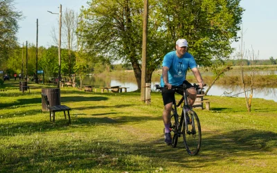 Šeštadienio pramogų apžvalga: Jackas Blackas veda SNL, „Merrily We Roll Along“ pasirodo Netflix'e ir daugiau