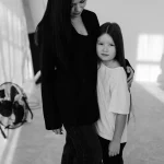 Šiuolaikinė princesė: Kim Kardashian dukters pasirodymas sukelia diskusijų audrą