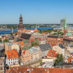 Naujas JAV vidaus saugumo sekretorius susiduria su kritika iš abiejų pusių