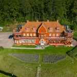 Seimas svarsto įpareigoti degalines įrengti elektromobilių įkrovimo stoteles