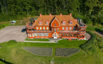 Seimas svarsto įpareigoti degalines įrengti elektromobilių įkrovimo stoteles