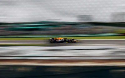 Formulės 1 komandos sprendžia problemas dėl hibridinių variklių 2026 metais