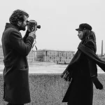 Romantiškos komedijos, kurios užburia: 10 geriausių filmų, kuriuos verta žiūrėti Netflix platformoje