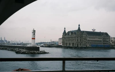 Sam Worthingtonas pradeda paiešką Harlano Cobeno „Aš tave surasiu“