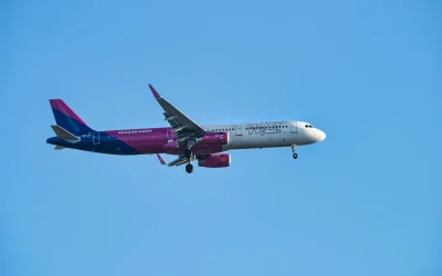 Aviakompanijos stabdo skrydžius dėl aviacijos kuro krizės Europoje