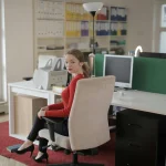 Kaip pasirinkti geriausią biuro kėdę 2026 metais