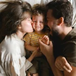 Tėvo sūnus nevyks į šeimos atostogas: ar teisinga atmesti vaikus dėl asmeninių priežasčių?