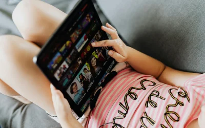 Kokie ryšiai sieja serialus 'Černobylis' ir 'Karūna'?