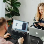 Minimalus atlyginimas Jungtinėje Karalystėje padidėja iki 12,71 svaro per valandą