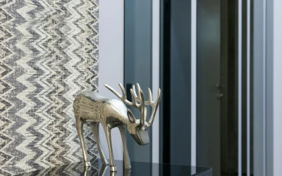 Autentiškos plytos ir egzotiški raštai: harmonija šimtamečiame bute