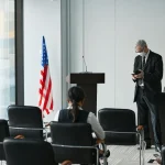 JAV prezidentas Trumpas paskyrė naują CDC vadovą, tačiau ekspertai išlieka atsargūs