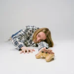 Mama sprendžia, kaip pamokyti dukrą po vagystės iš pusbrolio