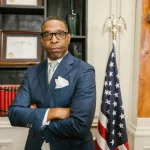 Australijos karo veteranas Benas Roberts-Smithas gavo užstatą už karo nusikaltimus