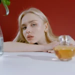 Sydney Sweeney drąsiai sugrįžta į American Eagle, siunčia žinią kritikams po skandalo dėl džinsų