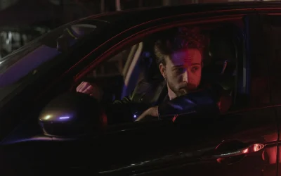 Kino žvaigždė Colin Farrellas naujame filme „Mažo žaidėjo baladė“ pasineria į lošimų pasaulį