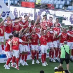 Arsenal žaidėjai žvelgia į UEFA Čempionų lygos finalą
