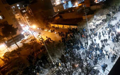 Protestai Londone: socialinės įtampos ir jų poveikis Europos saugumui