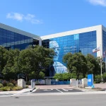 Intel akcijų šuolis po bendradarbiavimo su Apple: kas laukia Lietuvos technologijų sektoriaus?