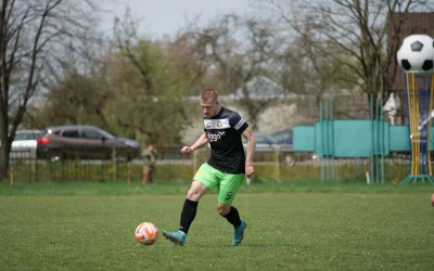 Dienos apžvalga: Futbolo elitas, Baltijos politikos pokyčiai ir moterų vaidmuo sporte