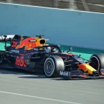 Red Bull keičia sparną po Verstappeno avarijų: ką tai reiškia komandai?