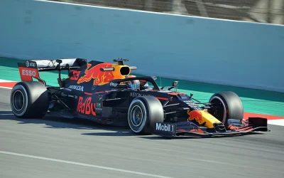 Red Bull keičia sparną po Verstappeno avarijų: ką tai reiškia komandai?